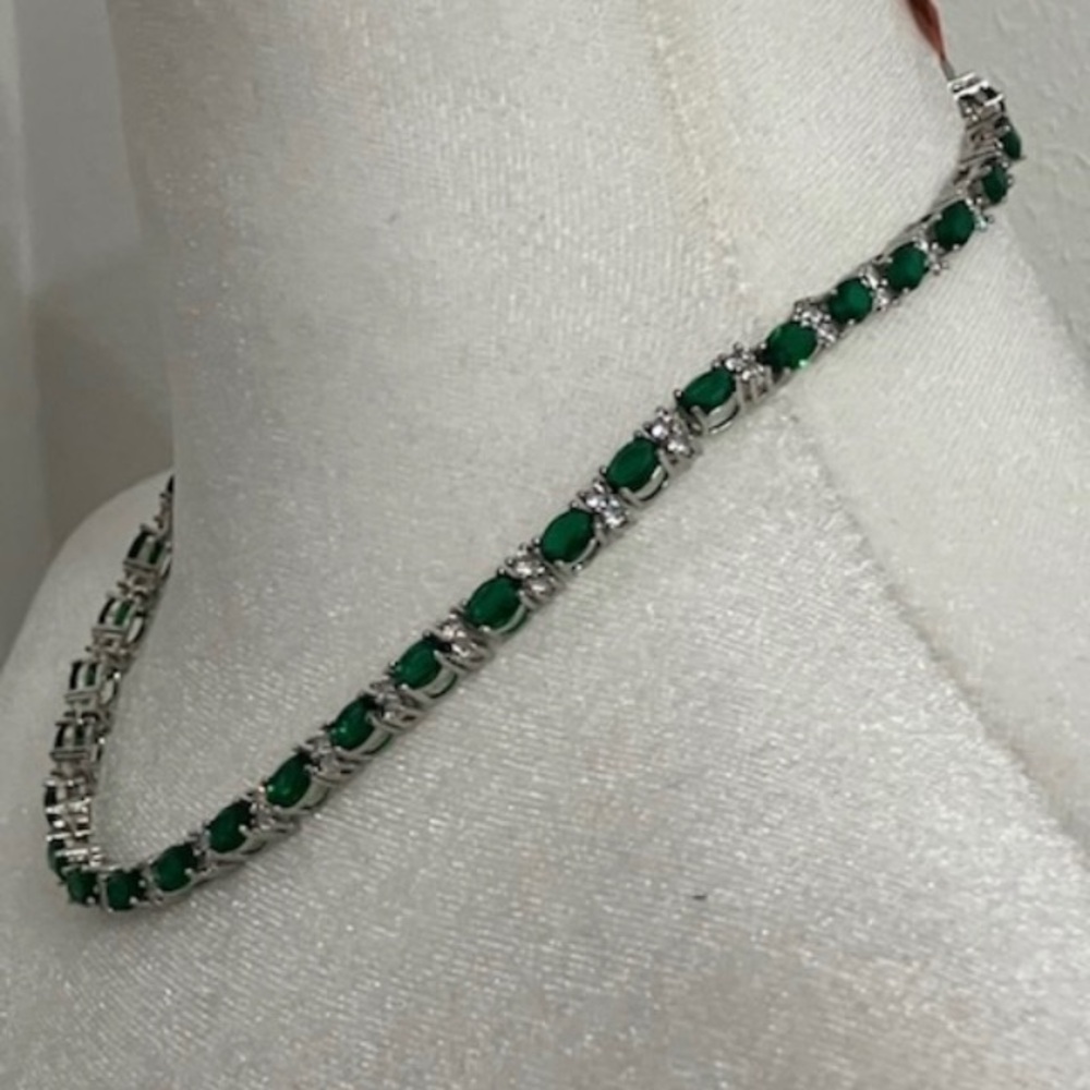 NWT Elegant Green & White Cubic Zirconia Necklace 16 inches - Picture 4 of 7